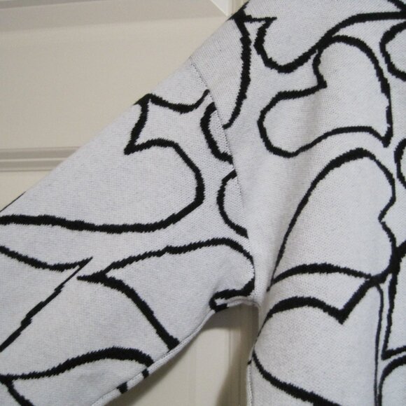 Tahari White and Black Heart Pattern Turtleneck Sweater - Picture 5 of 6